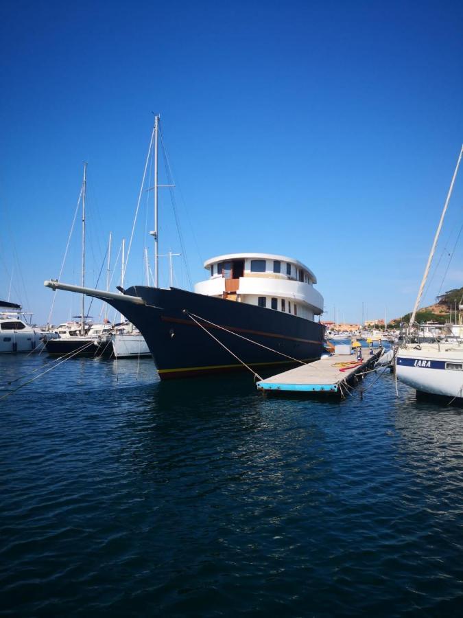 Classic Yacht Yanika Yachting Watersport Ets Villaputzu Exterior foto